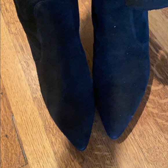 Gorgeous Stuart Weitzman black suede boots - Picture 8 of 11